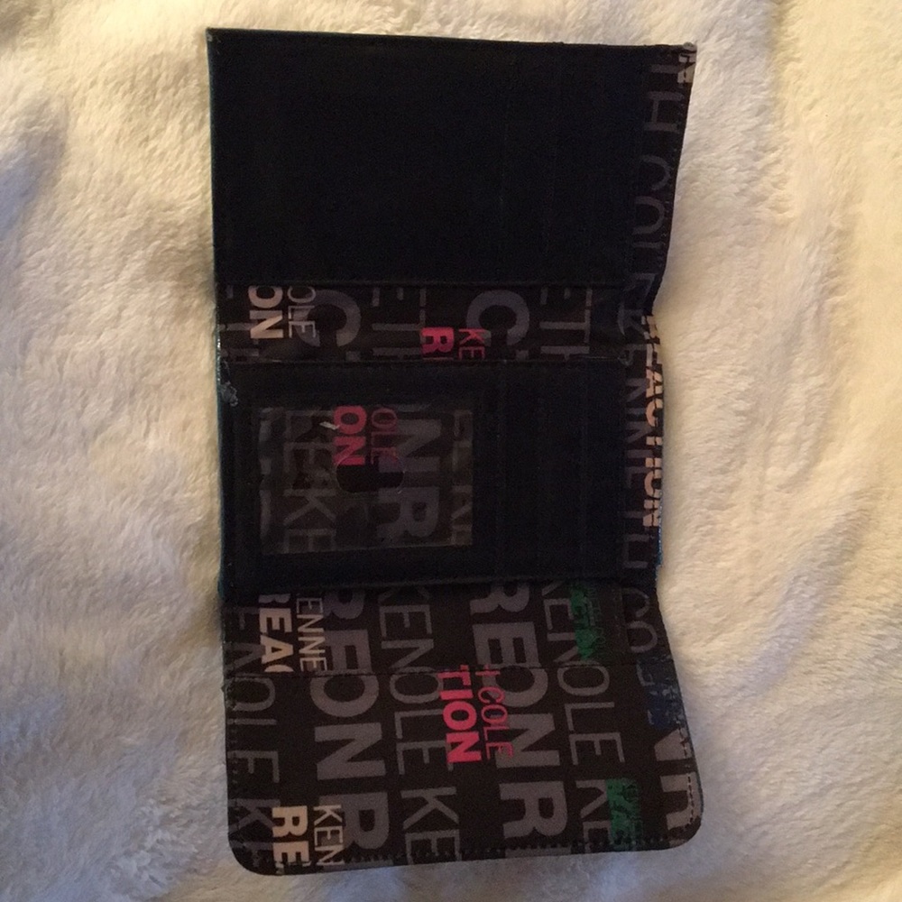 Kenneth Cole Reaction Wallet - Picture 4 of 6